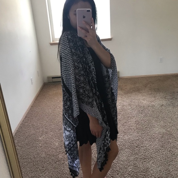 black & white floral/paisley kimono | size: OS - Picture 5 of 7